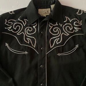 Roper Mens SZ S Black Western long sleeve,silver studded scroll design.